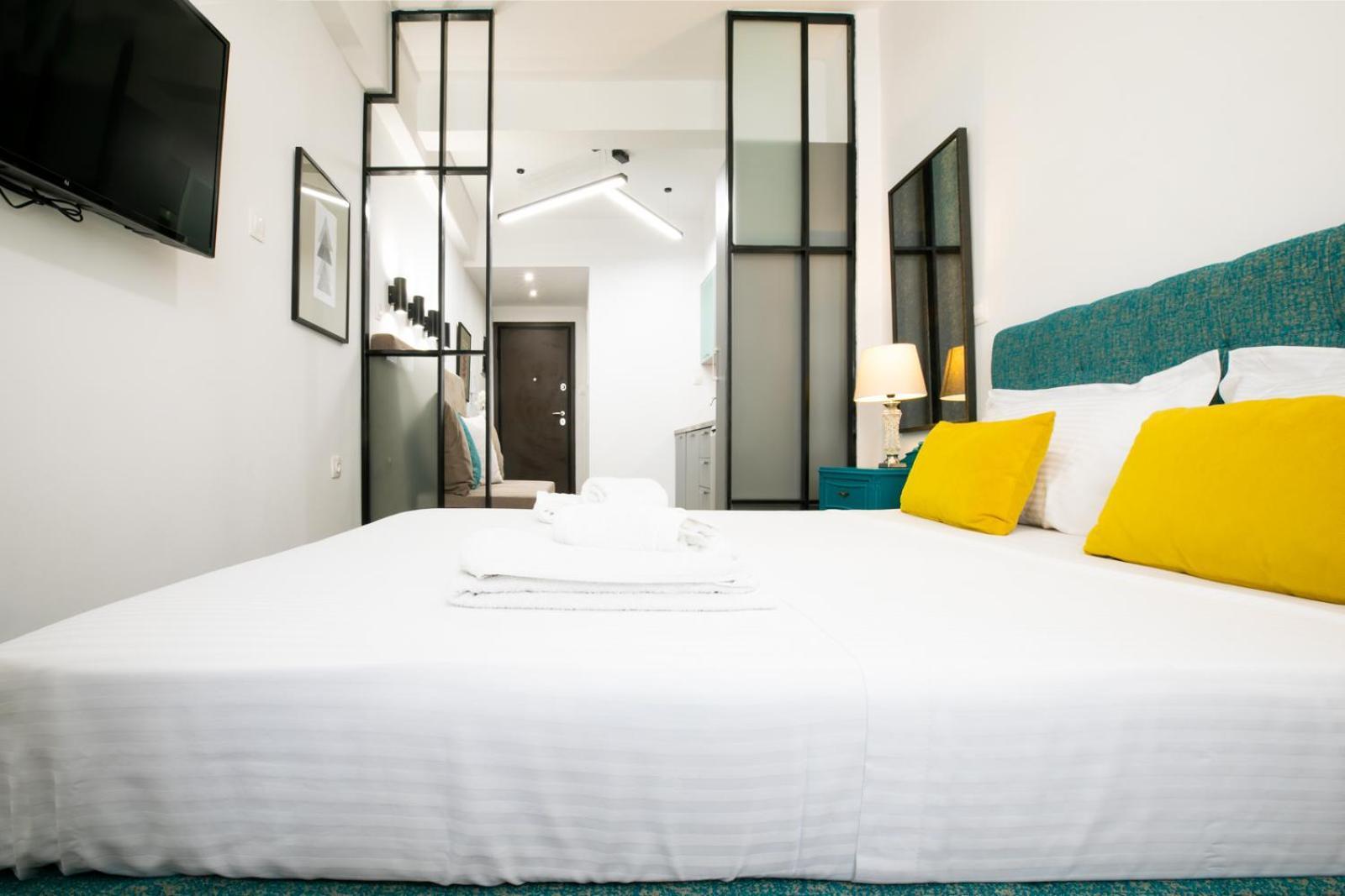 Vibrant Close To Panepistimio Metro-zaloggou Str *