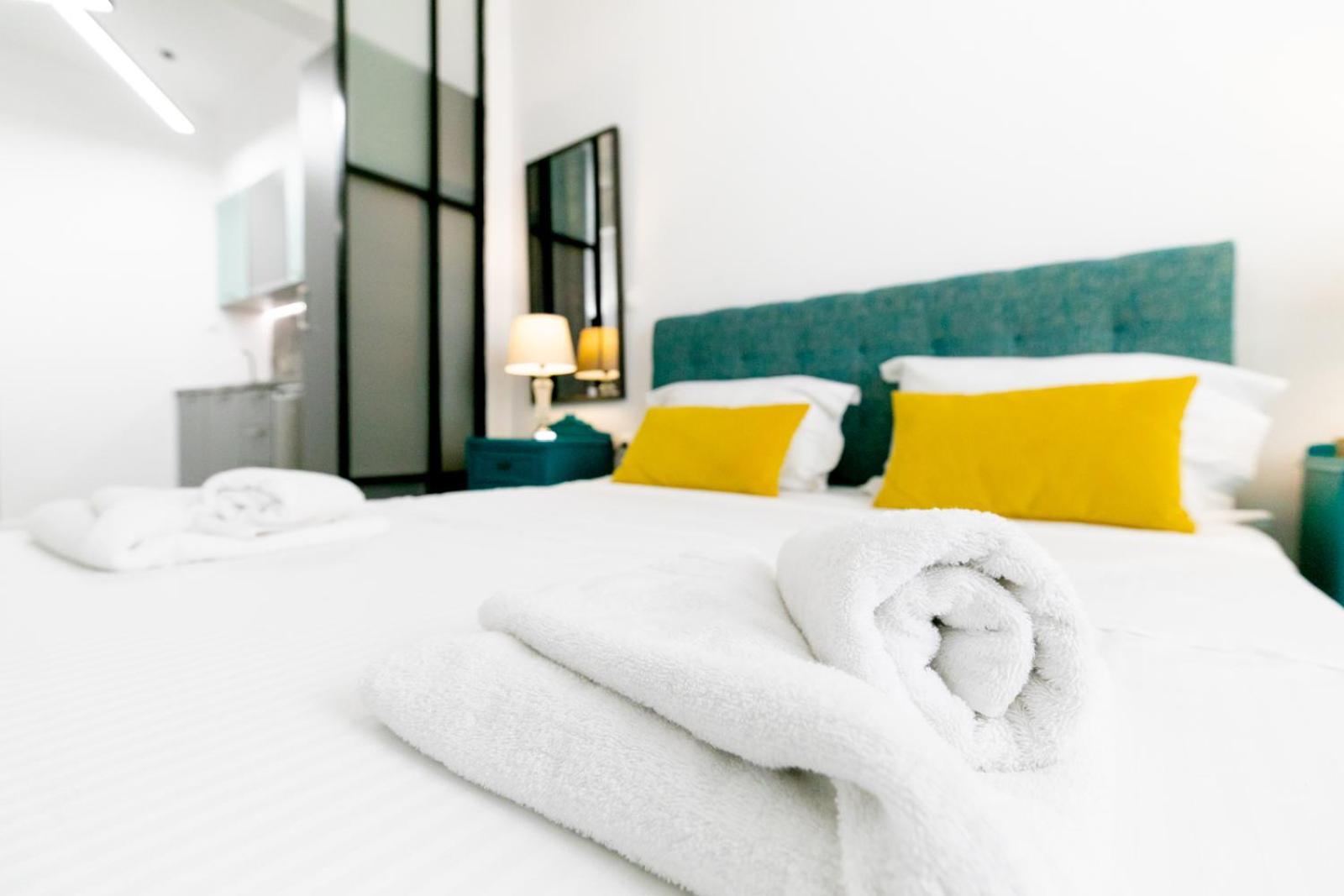 Apartment Vibrant Close To Panepistimio Metro-zaloggou Str *