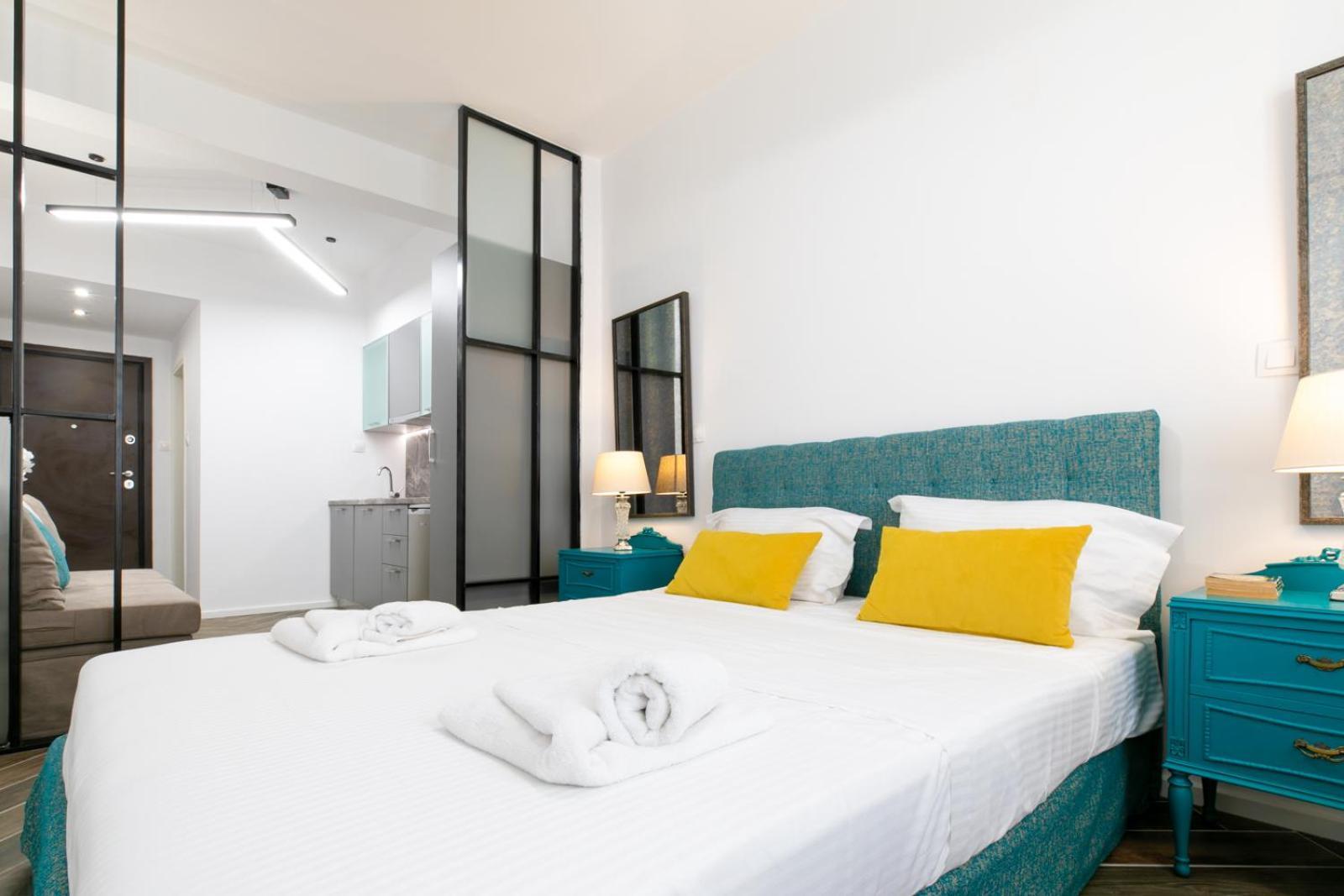 Vibrant Close To Panepistimio Metro-zaloggou Str *