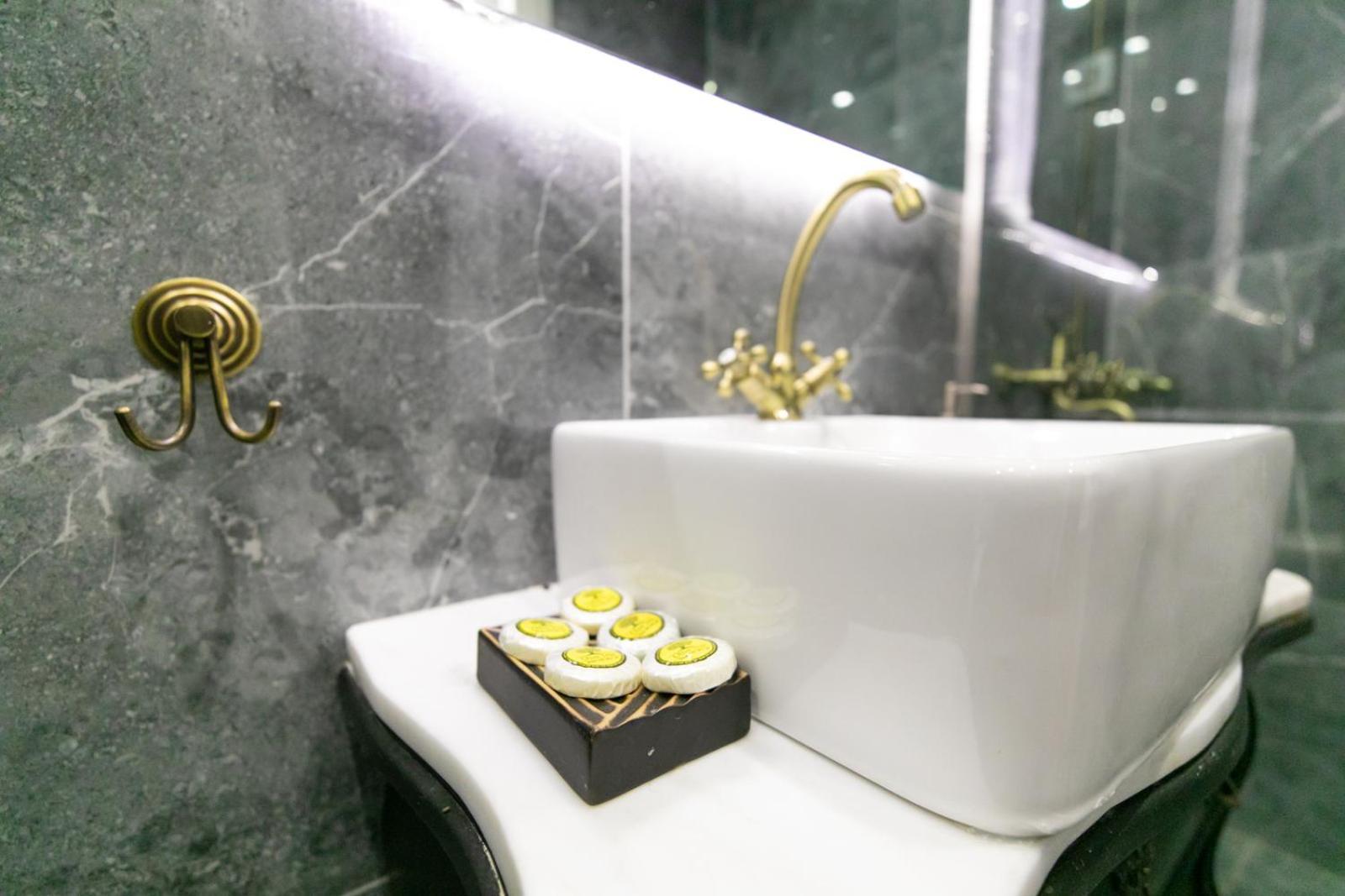Vibrant Close To Panepistimio Metro-zaloggou Str Apartment