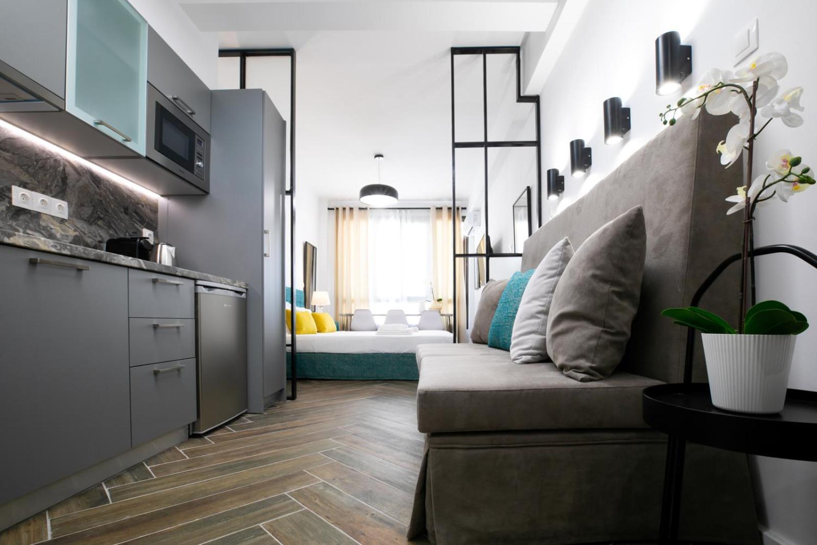 Vibrant Close To Panepistimio Metro-zaloggou Str Apartment